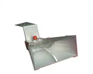 What factors affect the radiation pattern of an Ultra Double-ridged Horn Antenna?